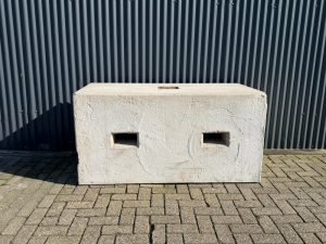 ballastblok, 2250 kg, 160x80x80, glad met lepelgaten en verz. hijsoog